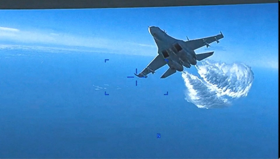 Video from on board the US Reaper drone shows a Russian jet spraying fuel on it