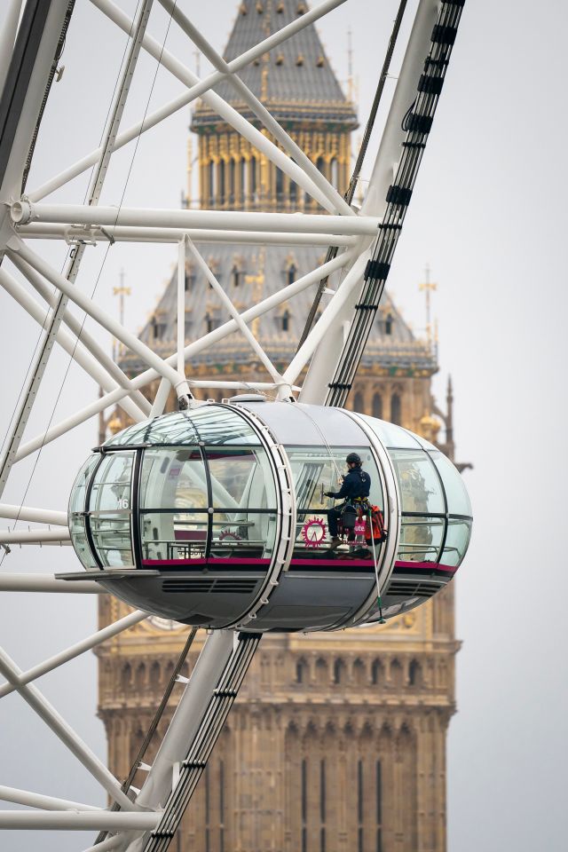 Staff braved heights to clean The London Eye's capsules