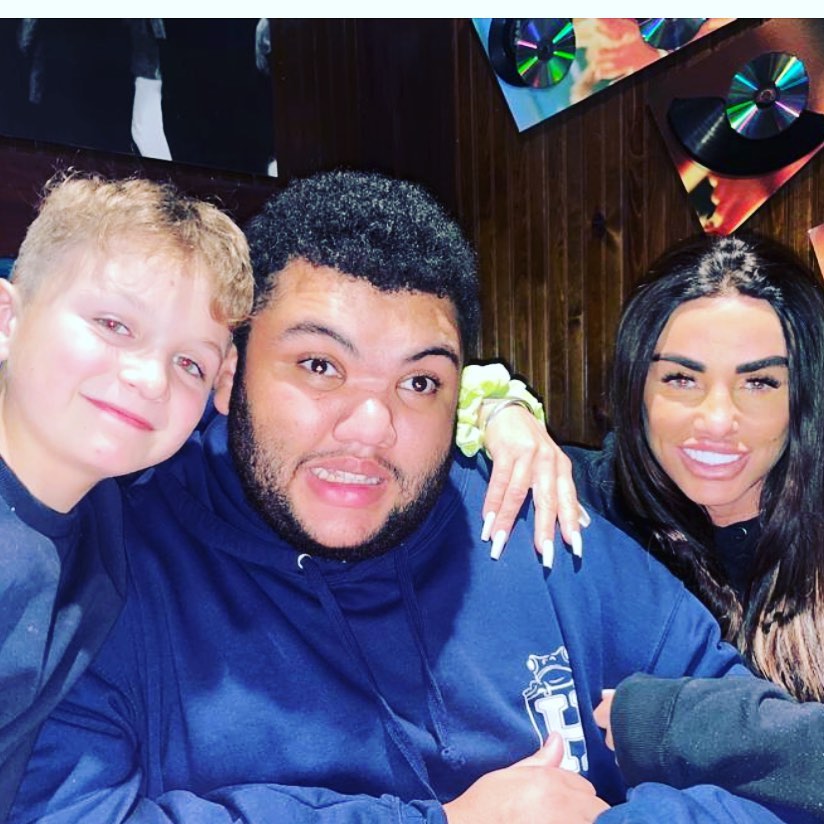 Katie Price shared an adorable picture with her son Harvey as she counted down the days until they are reunited