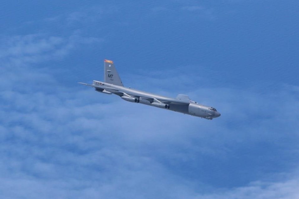 The moment a Russian Su-35 intercepted B-52 bombers earlier this week