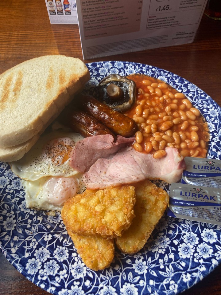 Wetherspoons fans aren't happy after tomato has been removed from a full English