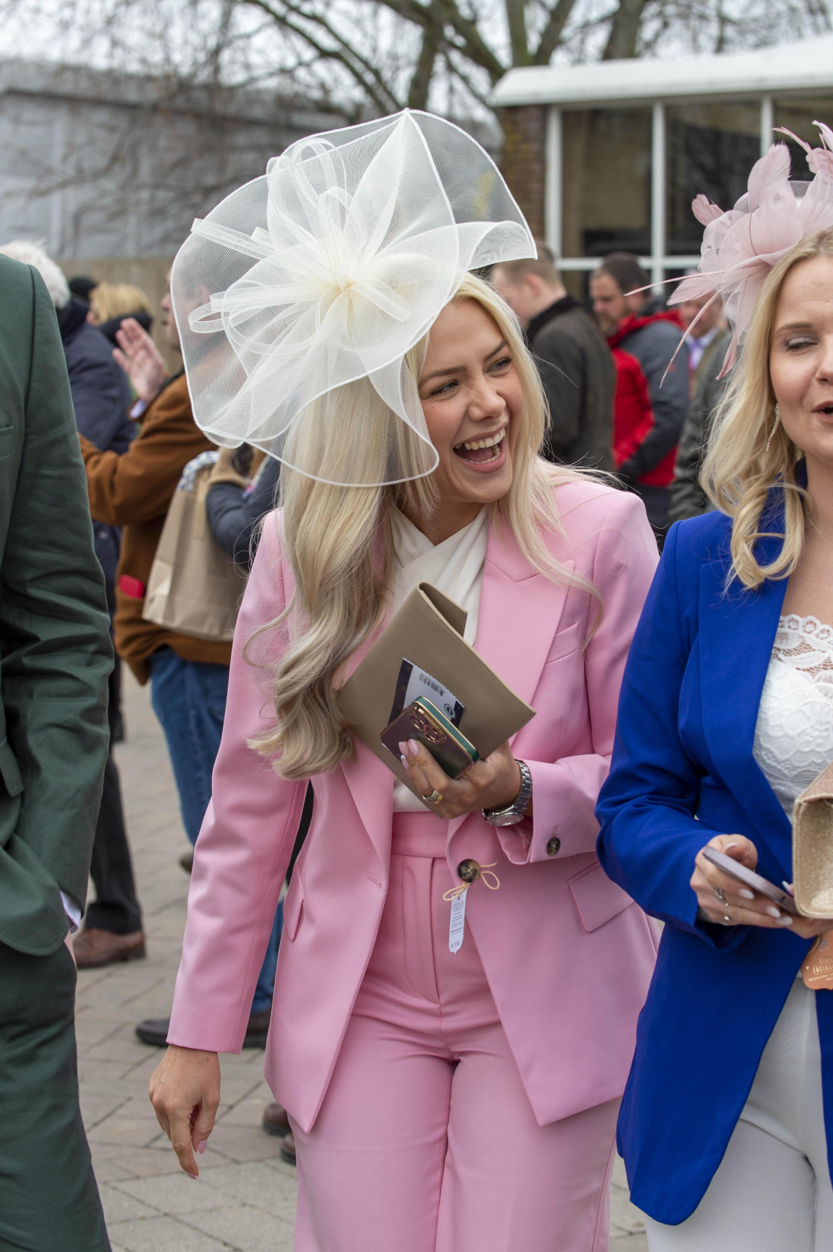 There no missing this bold fascinator in the crowds