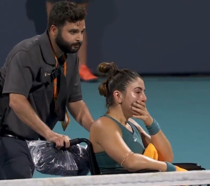 She broke down in tears as the crowd applauded her off the court