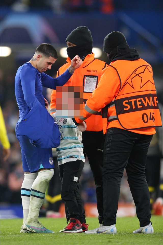 The World Cup-winning Argentine handed his shirt to the teary fan