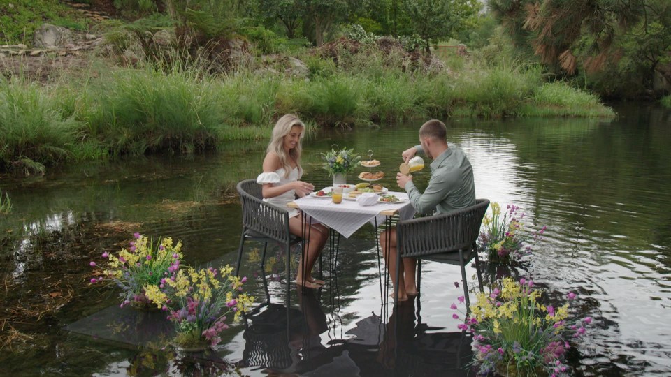 Lana and Ron are treated to a lavish floating breakfast date