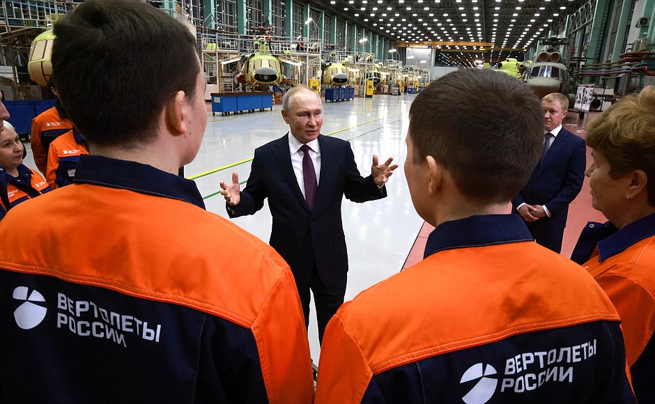 An  unusually exuberant Putin was seen at an aircraft factory