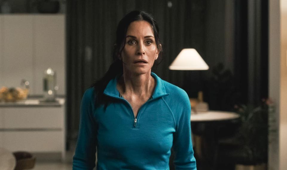 Courteney Cox returns to the movie as journalist Gayle Weathers