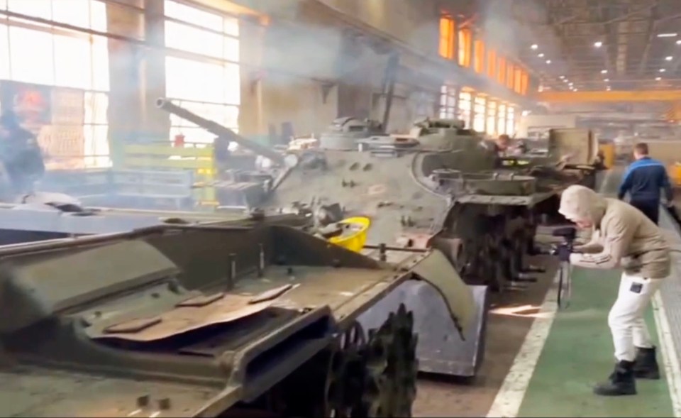 Obsolete Soviet-era T-62s from museums are being repurposed in Siberia