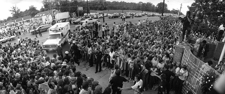 Thousands of fans gathered at Graceland for the funeral of Elvis Presley