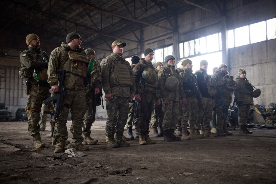 Ukrainian soldiers are holing the line in the key city against the Russians