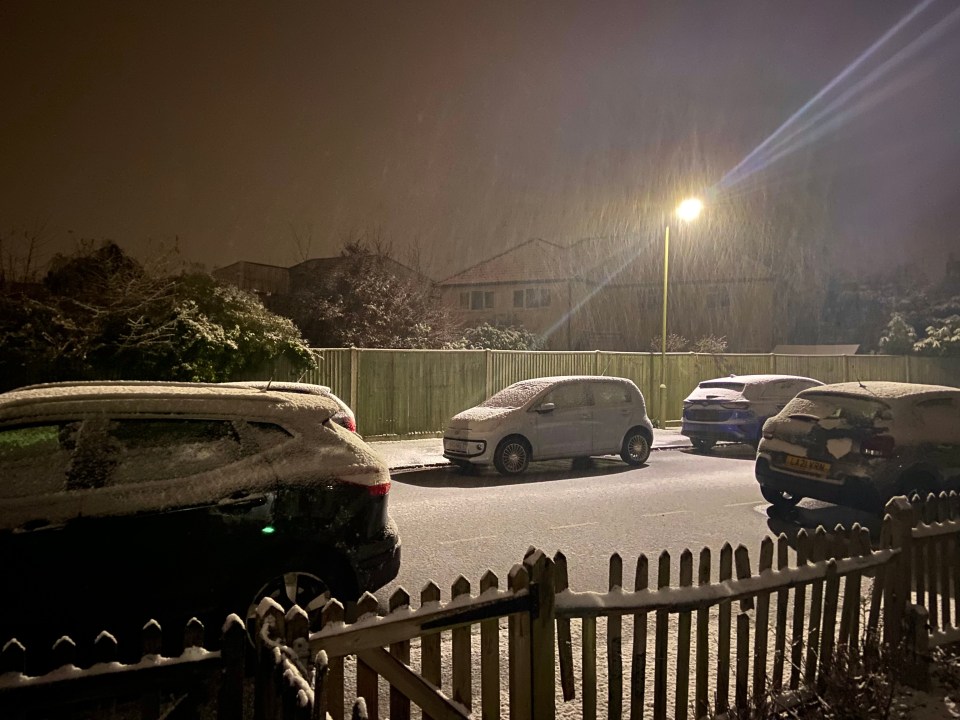 Snow hits Reading, Berkshire at 5am