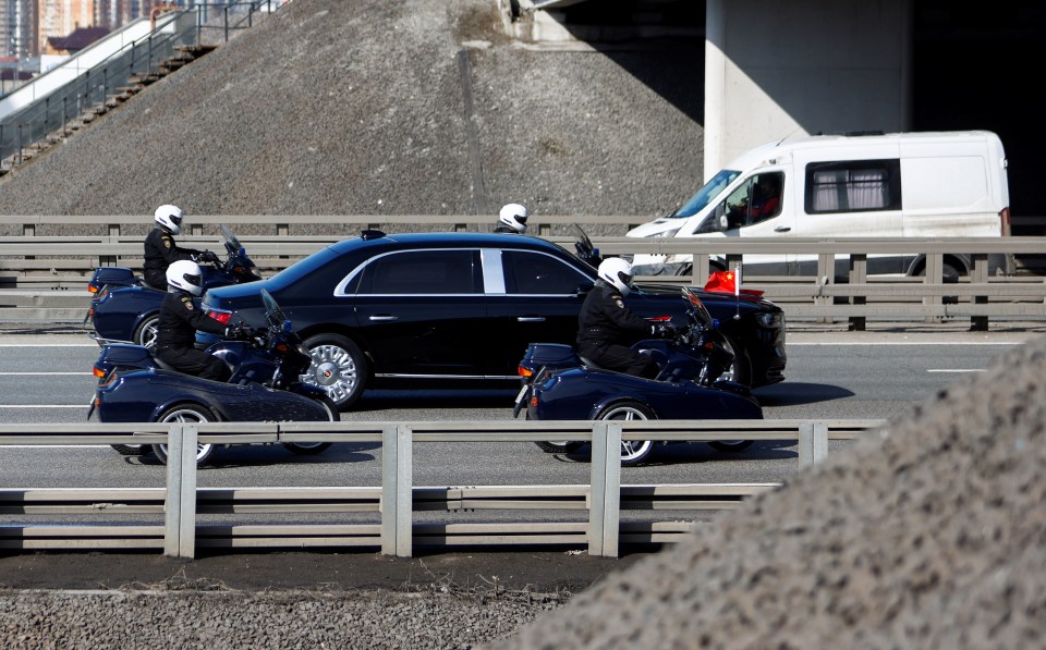 Xi’s motorcade taking him to meet Putin