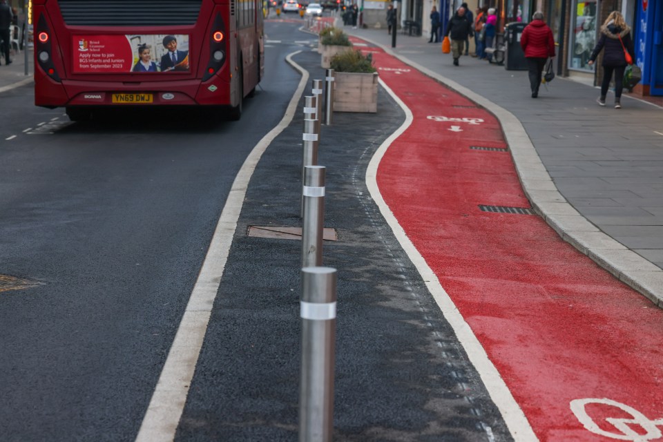 The kerb (L) is the same colour as the flat white line (R) leaving 59 people injured in just one year