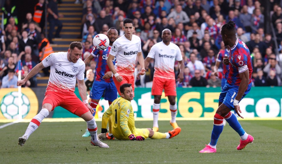 Zaha then fired Palace into the lead