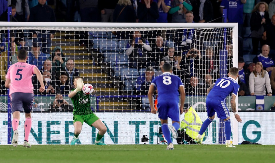 Jordan Pickford saved a James Maddison penalty with the score 2-1 to Leicester