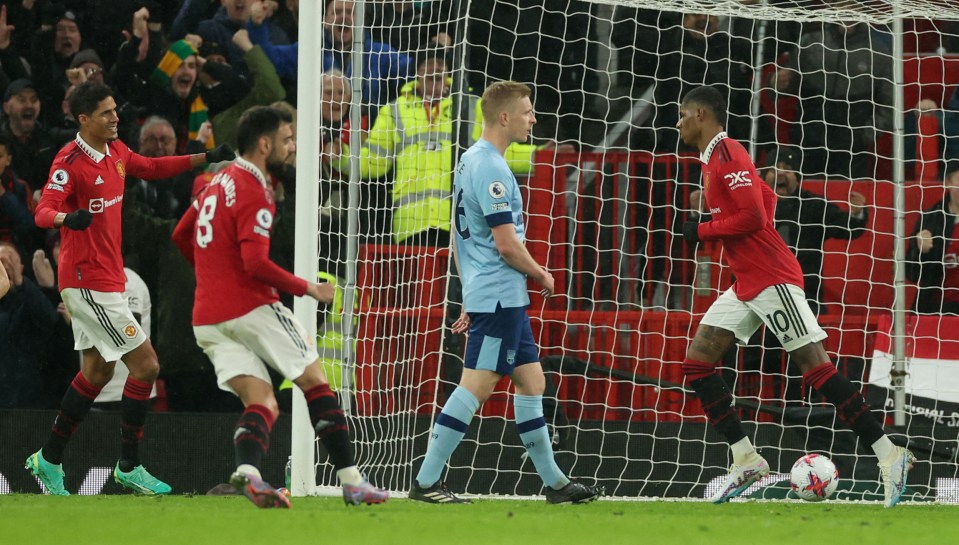 Fans think that Marcus Rashford's goal against Brentford should not have counted