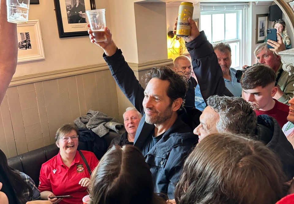 Paul Rudd joins Wrexham fans in the pub