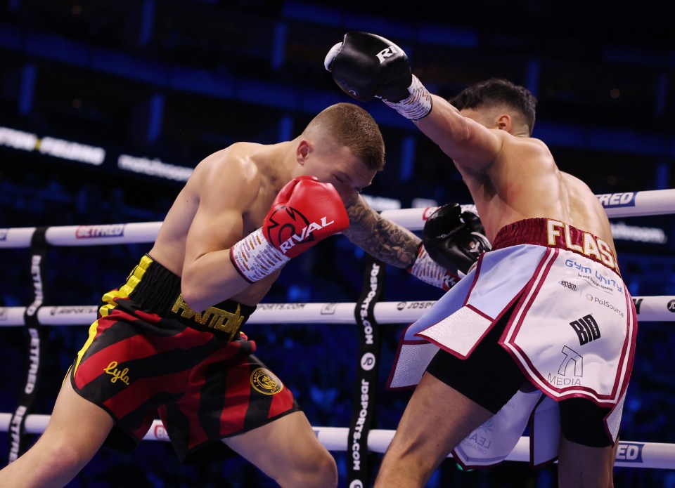 Hatton sent Fielding crashing to the canvas with a brutal body shot