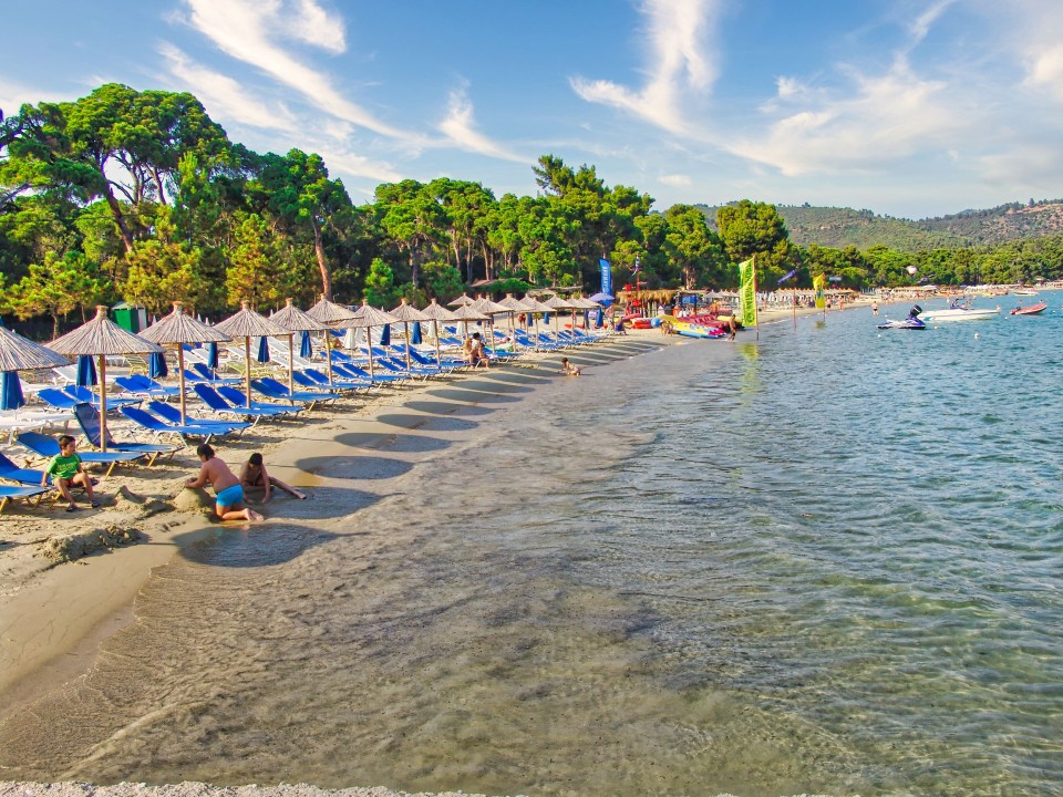 Koukounaries beach is a shore nice place to relax and unwind