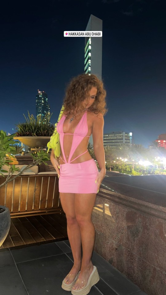 Maisie Smith looked sensational in a pink dress in Dubai