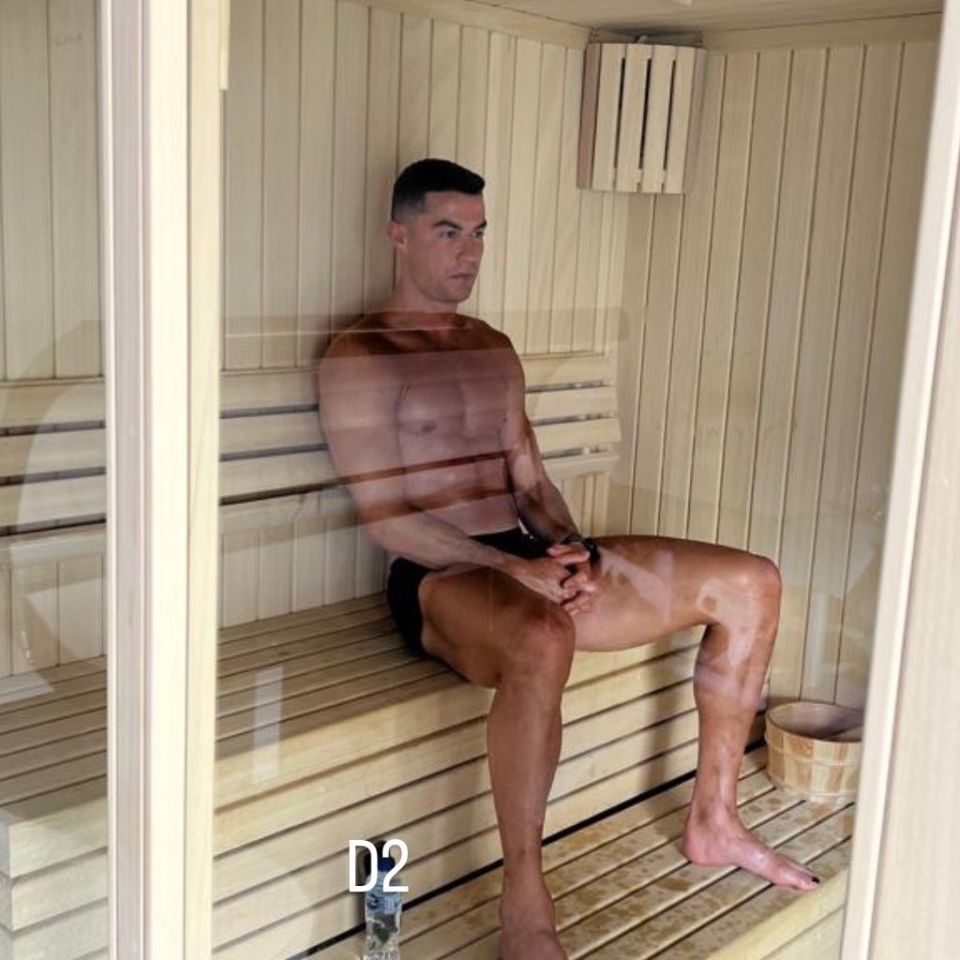 Cristiano Ronaldo shows off his black painted toenails