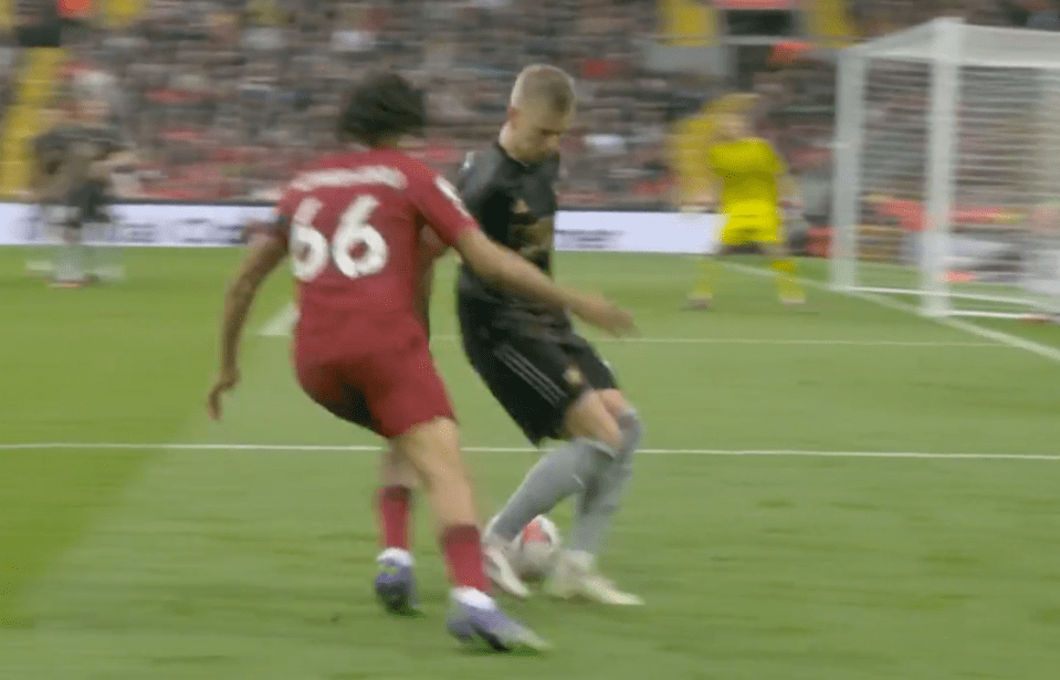 Trent Alexander-Arnold nutmegs Oleksandr Zinchenko