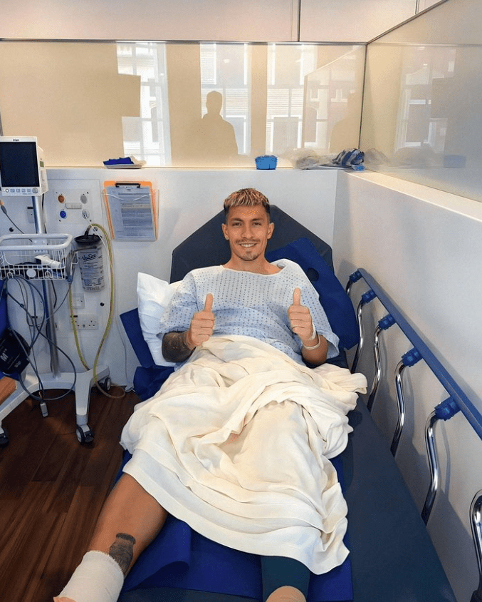 Lisandro Martinez posted an update to fans after undergoing surgery