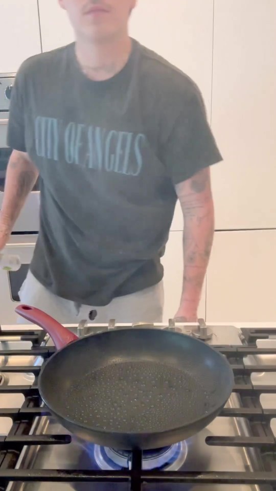 Fans were very distracted while he was cooking