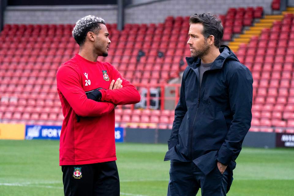 Ryan chats to the Wrexham players in the doc