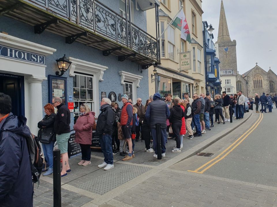 A picture from the Easter weekend showed punters queuing for a drink in Tenby