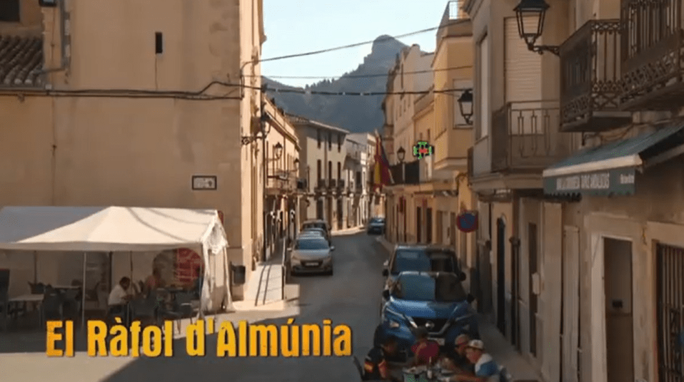 Lee showed the couple a beautiful nearby Spanish city which left them very impressed