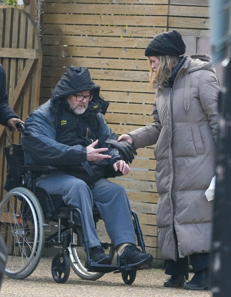 Devoted Kate was on hand to accompany the former psychologist and journalist to the pub