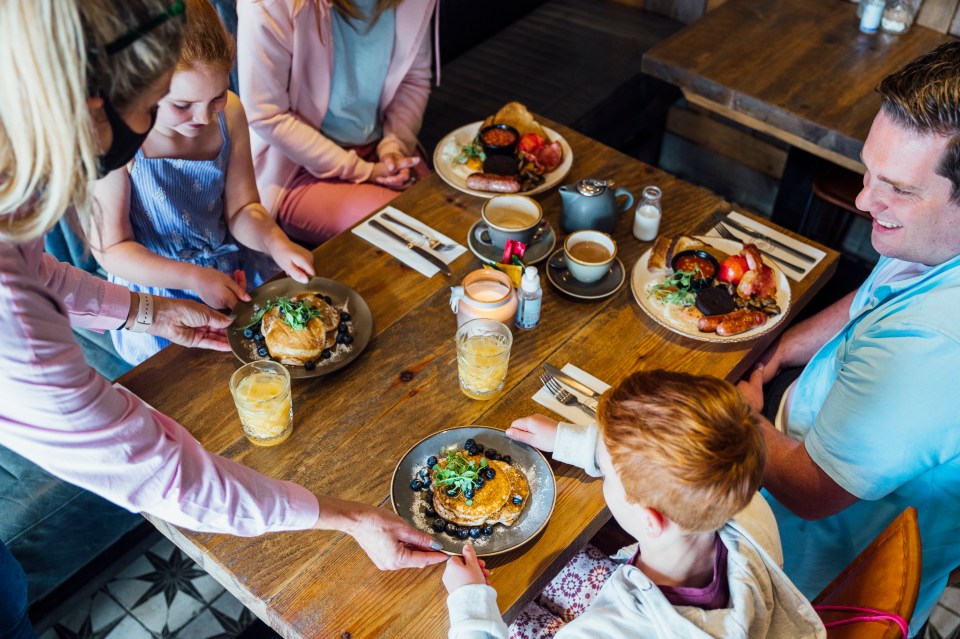 You'll receive a free £30 food and drinks voucher to spend in the park's bars and restaurants if your booking is worth £149 or more