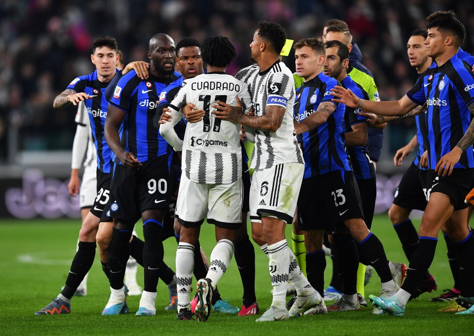 Juve scorer Juan Cuadrado and Inter keeper Samir Handanovic, out of picture, were also sent off in a dramatic climax to the Italian Cup semi-final first leg