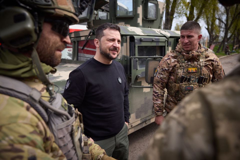 Zelensky addressing troops in combat gear