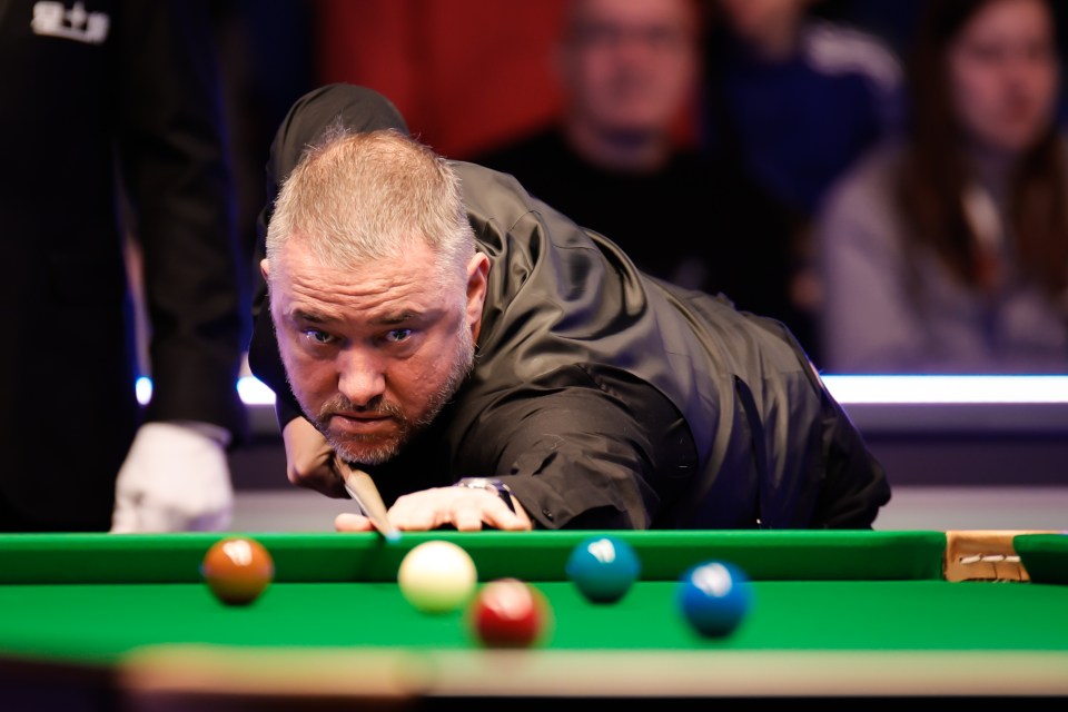 Stephen Hendry was knocked out of the World Snooker Championship