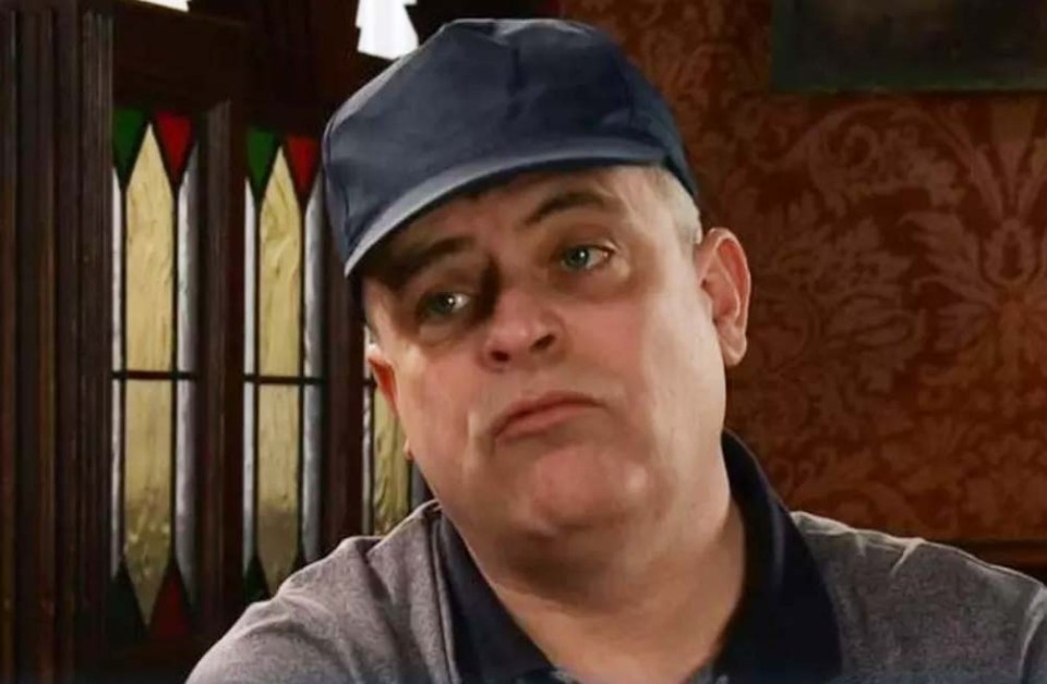 Fans want to know why Coronation Street's Steve McDonald has taken to wearing a hat