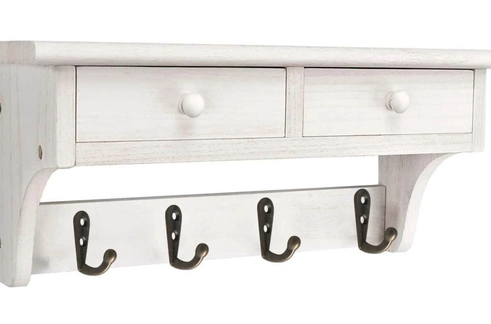 Get this metal wall hook and shelf for £1.75 from Shein