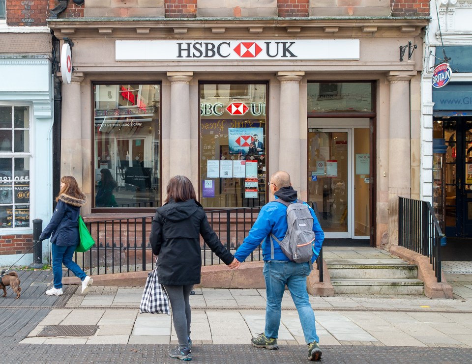 Thousands of HSBC customers said that they are unable to use the mobile banking app