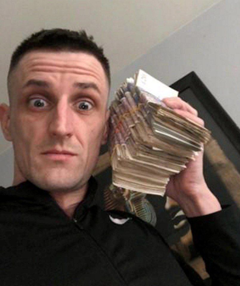 Steven Munsey posed with wads of cash