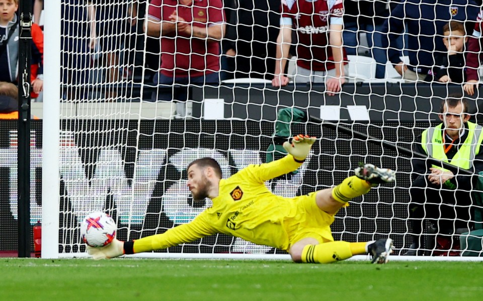 David De Gea let a poor shot roll into his net