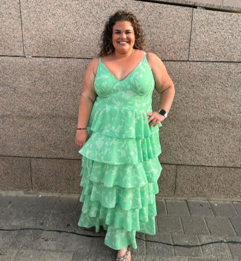 Amy Tapper showed off her incredible weight loss in a stunning green dress