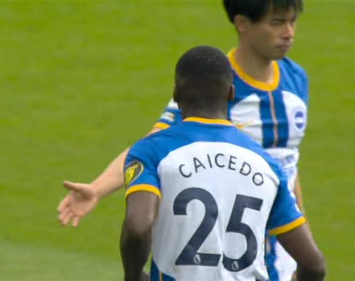 Mitoma and Caicedo slapped hands after the tackle on Martinelli