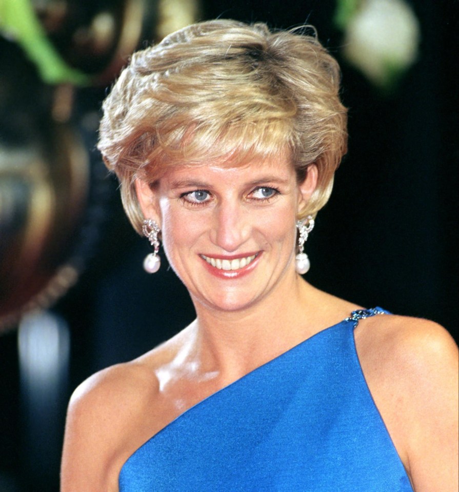 Princess Diana wearing the extravagant earrings