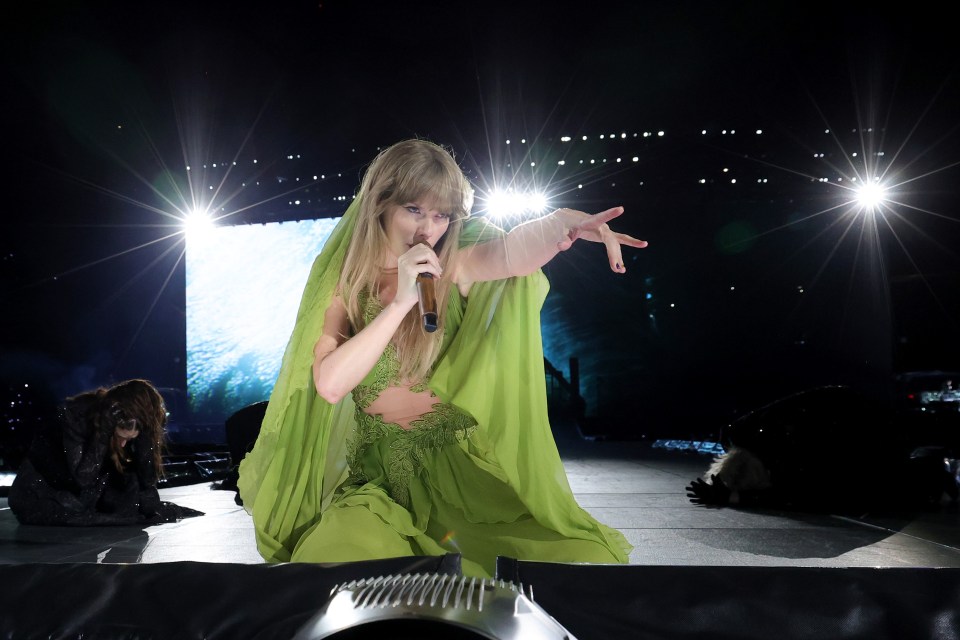 Taylor Swift has been secretly making her way to the centre of the stage in a cramped box on tour