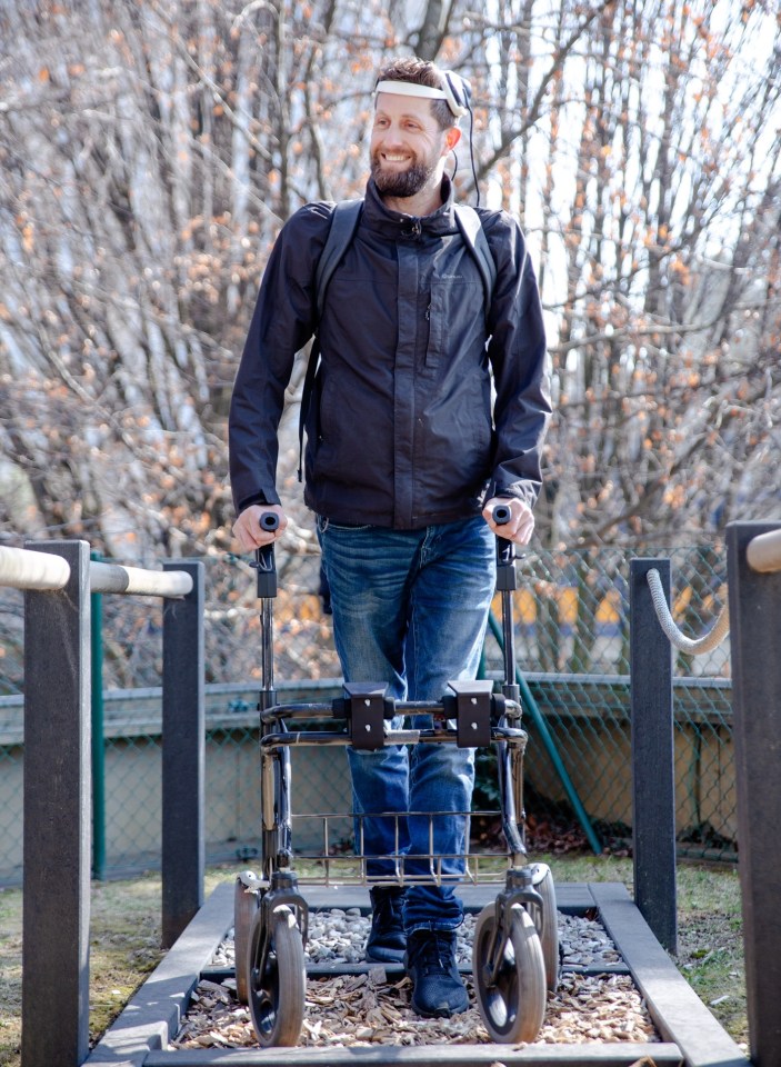 Dutch engineer Gert-Jan Oskam, who was paralysed in an accident 12 years ago, can stand and walk again after a technological breakthrough