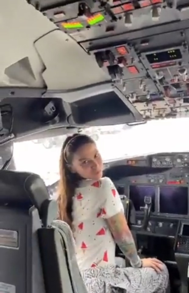 A video showing MC Pipokinha in the cockpit of plane before she pulled a bizarre stunt