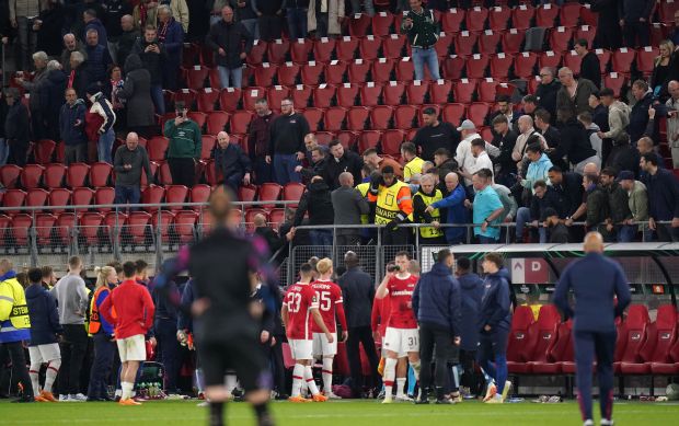 A concerned Declan Rice can be seen frantically trying alert the stewards to something