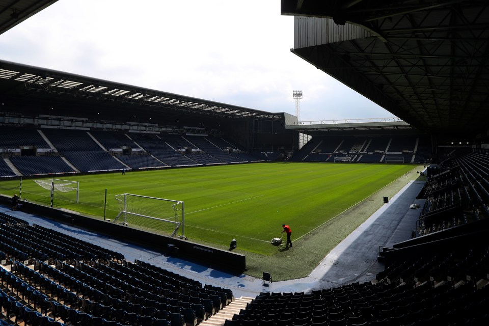 West Bromwich Albion runs weekly litter picks to keep streets clean