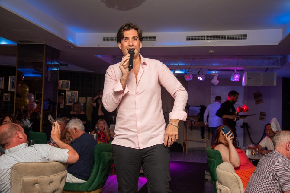 Arg showed off his incredible 13st weight loss in a pink shirt